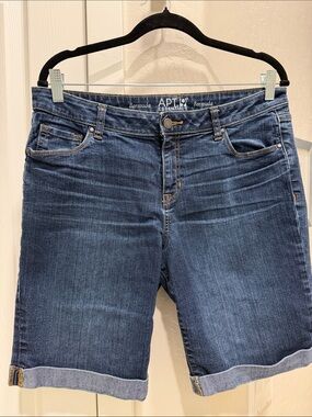 Apt. 9 Medium Blue Cropped Bermuda Jeans
